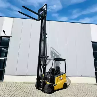Elektro 4 Rad 2021  CAT Lift Trucks EP30N-80E (27)