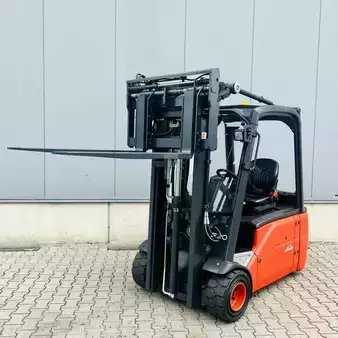 3-wiel elektrische heftrucks 2011  Linde E20L (386) (1)