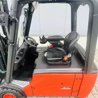 3-wiel elektrische heftrucks 2011  Linde E20L (386) (11)