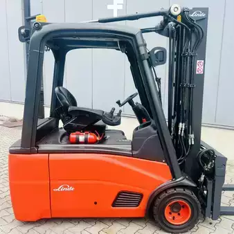3-wiel elektrische heftrucks 2011  Linde E20L (386) (3)