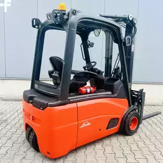 3-wiel elektrische heftrucks 2011  Linde E20L (386) (4)