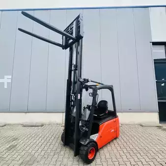 3-wiel elektrische heftrucks 2011  Linde E20L (386) (5)