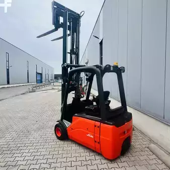 3-wiel elektrische heftrucks 2011  Linde E20L (386) (6)