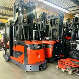 Carretilla pasillo estrecho 2015  Linde Kombi L - Coldstore (011) (10)