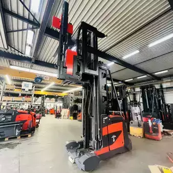 Carretilla pasillo estrecho 2015  Linde Kombi L - Coldstore (011) (11)