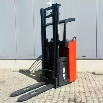 Apilador conductor sentado 2026  Linde L14RW (1174-02) (3)