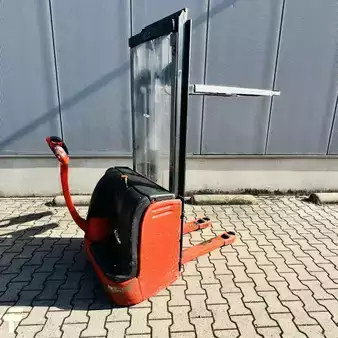 Apilador eléctrico 2003  Linde L10 (379) (1)