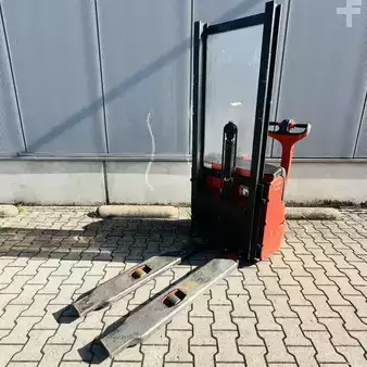 Apilador eléctrico 2003  Linde L10 (379) (2)