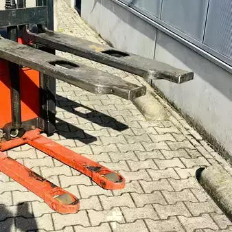 Apilador eléctrico 2003  Linde L10 (379) (5)