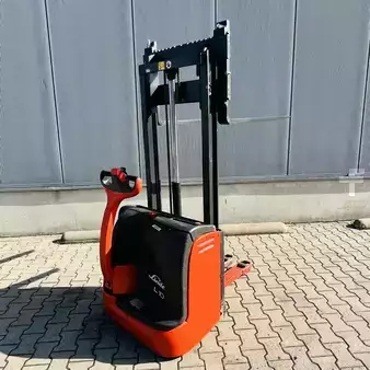 Apilador eléctrico 2007  Linde L10 (379) (1)