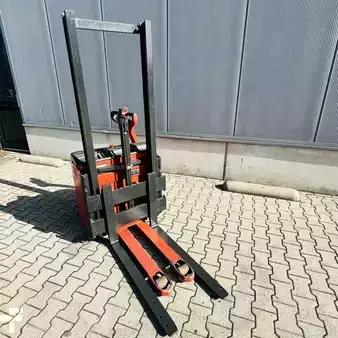 Apilador eléctrico 2007  Linde L10 (379) (15)