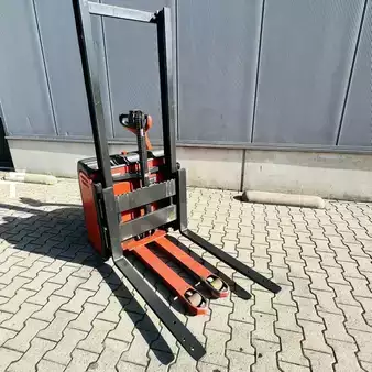 Apilador eléctrico 2007  Linde L10 (379) (16)