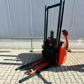 Apilador eléctrico 2007  Linde L10 (379) (2)
