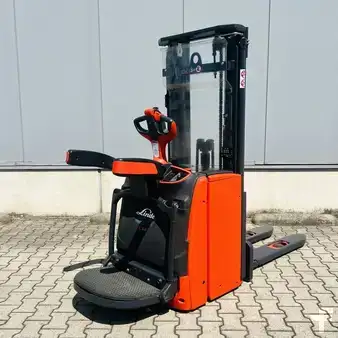Stacker de condutor em pé 2022  Linde L14AP (1173) (1)
