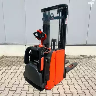Stacker de condutor em pé 2022  Linde L14AP (1173) (2)