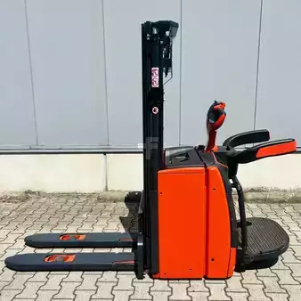 Stackers Stand-on 2022  Linde L14AP (1173) (13)