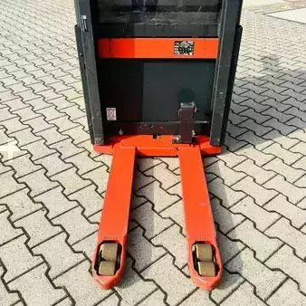 Stacker de condutor em pé 2022  Linde L14AP (1173) (17)