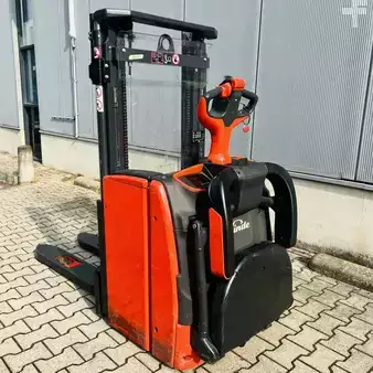 Stacker de condutor em pé 2022  Linde L14AP (1173) (2)