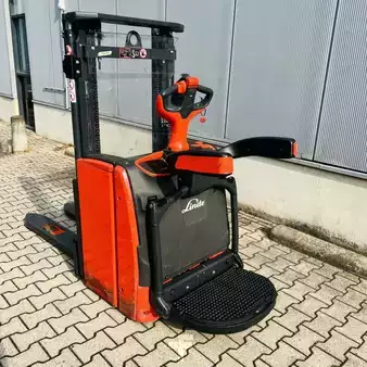 Stacker de condutor em pé 2022  Linde L14AP (1173) (3)