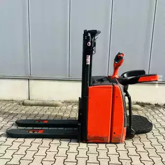 Stacker de condutor em pé 2022  Linde L14AP (1173) (4)