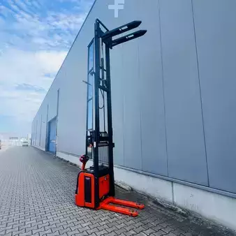 Stacker pedestre 2004  Linde L16 (372)   (10)