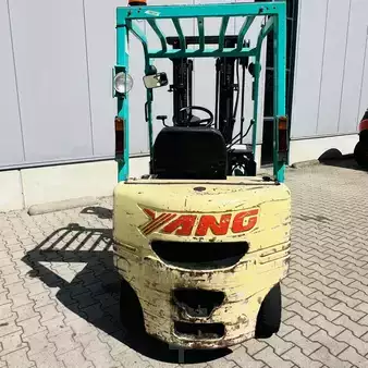 Empilhador diesel 1999  Yang FD15 (9)