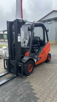 Dieselstapler-Linde-H35D-02