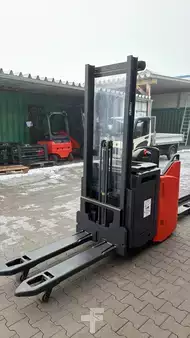 Hochhubwagen-Linde-D12SP