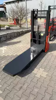 Hochhubwagen-Linde-L12