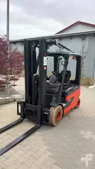 Elektro 4 Rad 2012  Linde E25L-01 (1)