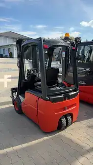 Carrelli elettrici 3 ruote 2011  Linde E14-01 (3)