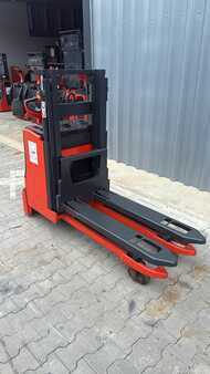 Ruční vysokozdvižný vozík 2015  Linde D08 (1)