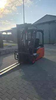 El truck - 3 hjulet 2017  Linde E16L-02 (1)