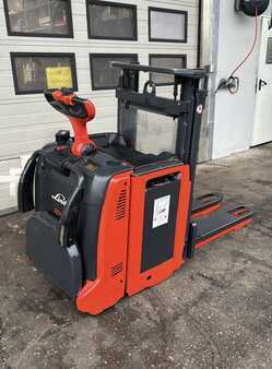 Ruční vysokozdvižný vozík 2018 Linde D12HPAP (1)