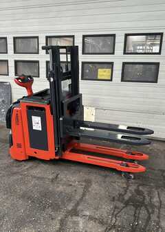 Ruční vysokozdvižný vozík 2018 Linde D12HPAP (2)