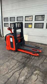 Ruční vysokozdvižný vozík 2018 Linde D12HPAP (1)