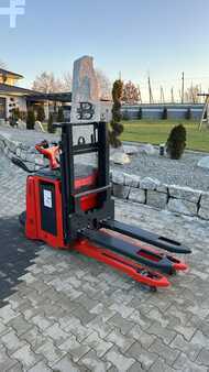 Ruční vysokozdvižný vozík 2018 Linde D12HPAP (1)