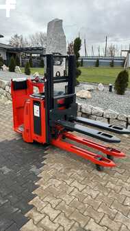 Ruční vysokozdvižný vozík 2016 Linde D12HPAP (1)