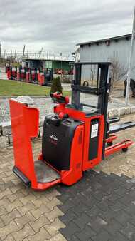 Pallet Stackers 2016  Linde D12HPAP (2) 