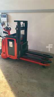 Ruční vysokozdvižný vozík 2018 Linde D12HPAP (1)