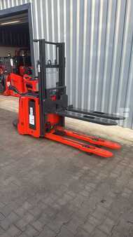 Ruční vysokozdvižný vozík 2018 Linde D06AP (1)