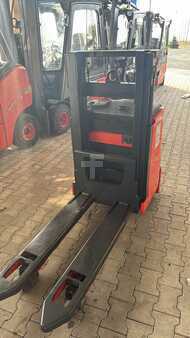 Ruční vysokozdvižný vozík 2015 Linde D08 (1)