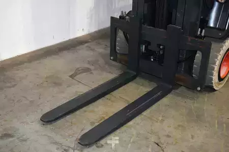 Elektro čtyřkolový VZV 2019  Linde E 30/600 HL 387 (9)