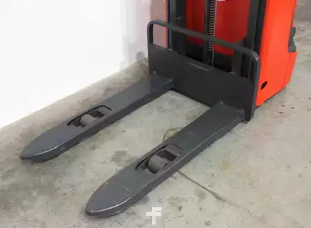 Pallet Stackers 2016  Linde L 12 1172 (5)