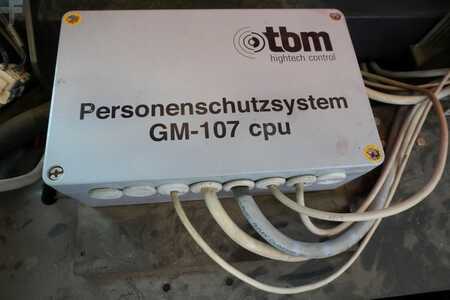 VZV pro práci v úzk.uličkách-retrakt 2015  Linde K-Schwenkschubgabel 011 (13)