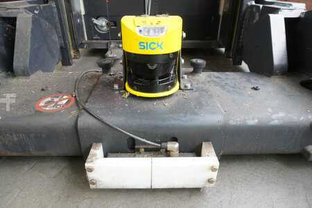 VZV pro práci v úzk.uličkách-retrakt 2015  Linde K-Schwenkschubgabel 011 (6)