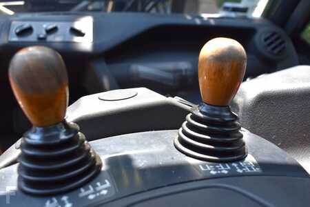 Elektryczne 4-kołowe 2022  Linde E 70 1279 (10)