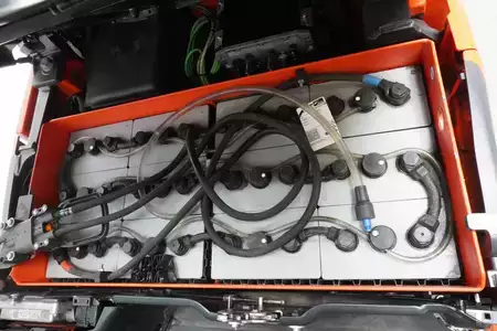 Carrelli elettrici 3 ruote 2023  Linde E 12 EVO 386-02 (5)