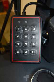 Elektro čtyřkolový VZV 2024  Linde E 25/600 HL 1252-01 (11)