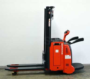 Stackers Stand-on 2018  Linde D 14 AP 133 (3) 